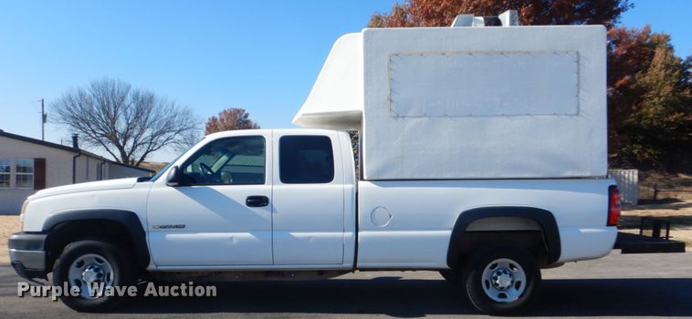 image for item FF9109 2006 Chevrolet Silverado 2500HD Ext. Cab pickup truck