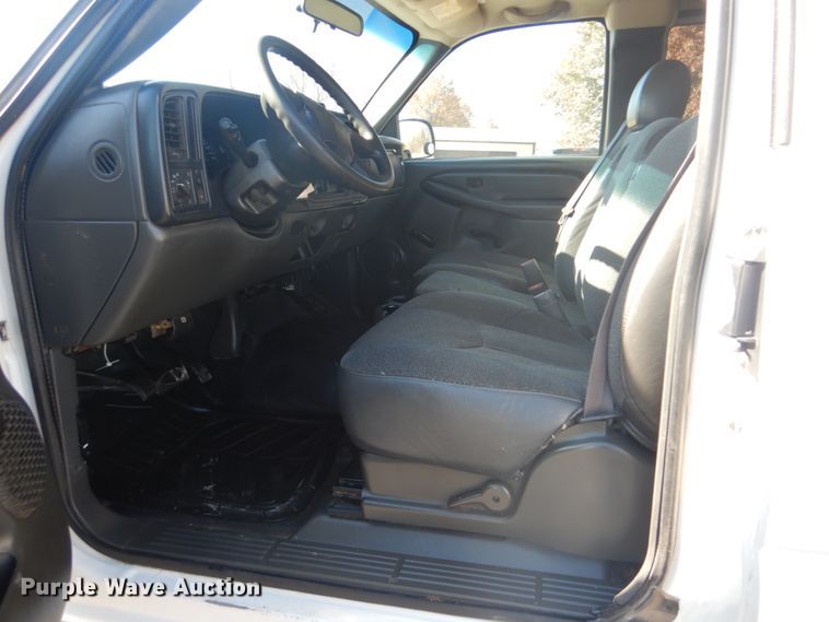 image for item FF9109 2006 Chevrolet Silverado 2500HD Ext. Cab pickup truck