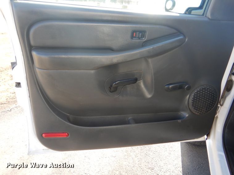 image for item FF9109 2006 Chevrolet Silverado 2500HD Ext. Cab pickup truck