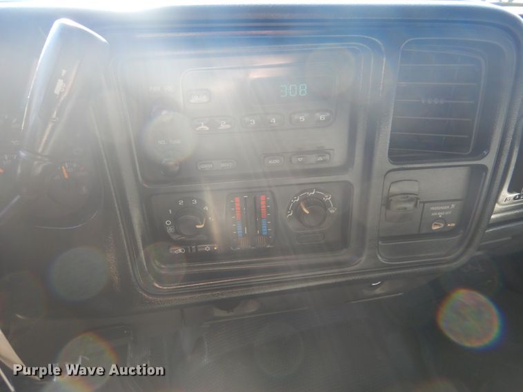 image for item FF9109 2006 Chevrolet Silverado 2500HD Ext. Cab pickup truck