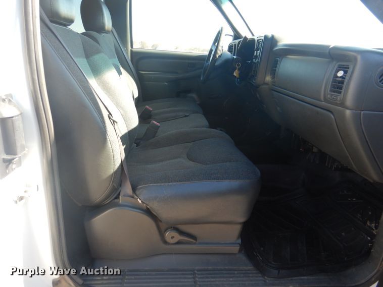 image for item FF9109 2006 Chevrolet Silverado 2500HD Ext. Cab pickup truck