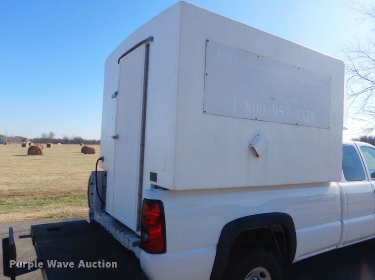 image for item FF9109 2006 Chevrolet Silverado 2500HD Ext. Cab pickup truck