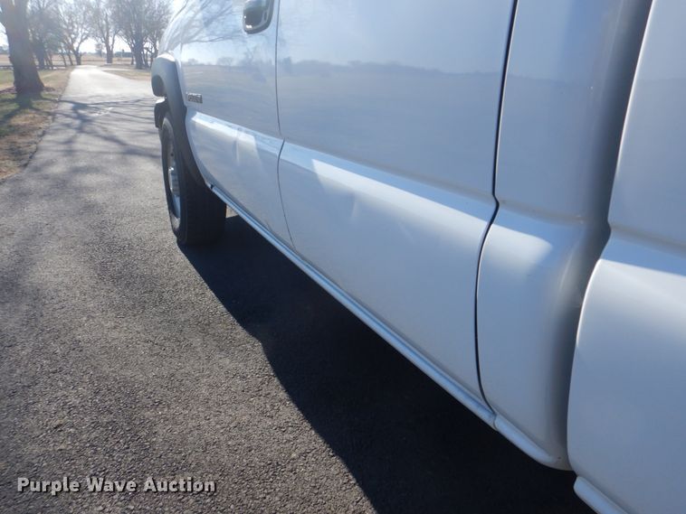 image for item FF9109 2006 Chevrolet Silverado 2500HD Ext. Cab pickup truck