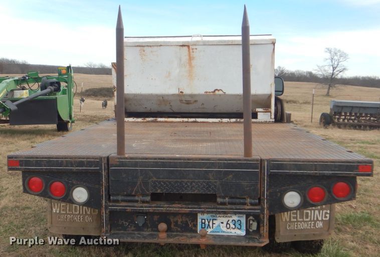 image for item FF9183 1999 Ford F350 Super Duty bale bed pickup truck