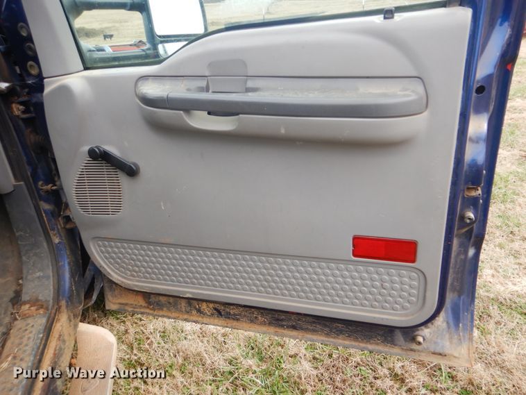 image for item FF9183 1999 Ford F350 Super Duty bale bed pickup truck