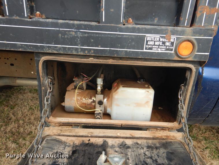 image for item FF9183 1999 Ford F350 Super Duty bale bed pickup truck