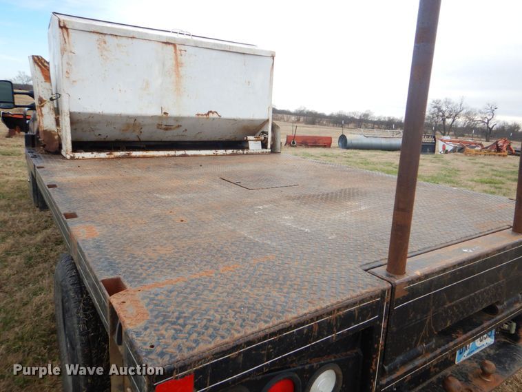 image for item FF9183 1999 Ford F350 Super Duty bale bed pickup truck