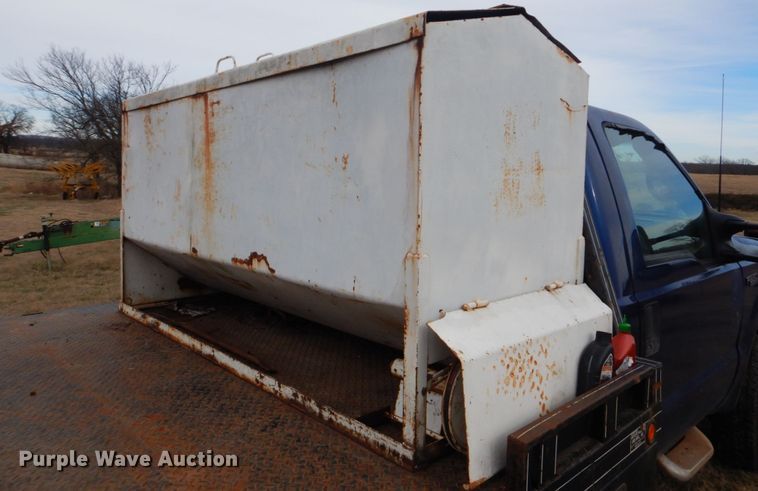 image for item FF9183 1999 Ford F350 Super Duty bale bed pickup truck