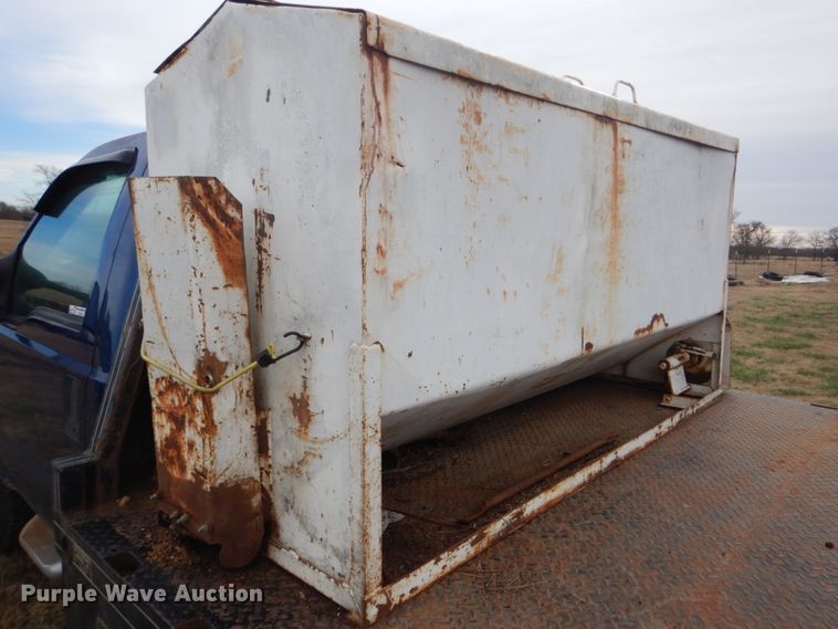 image for item FF9183 1999 Ford F350 Super Duty bale bed pickup truck