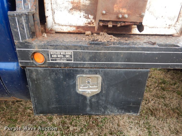 image for item FF9183 1999 Ford F350 Super Duty bale bed pickup truck