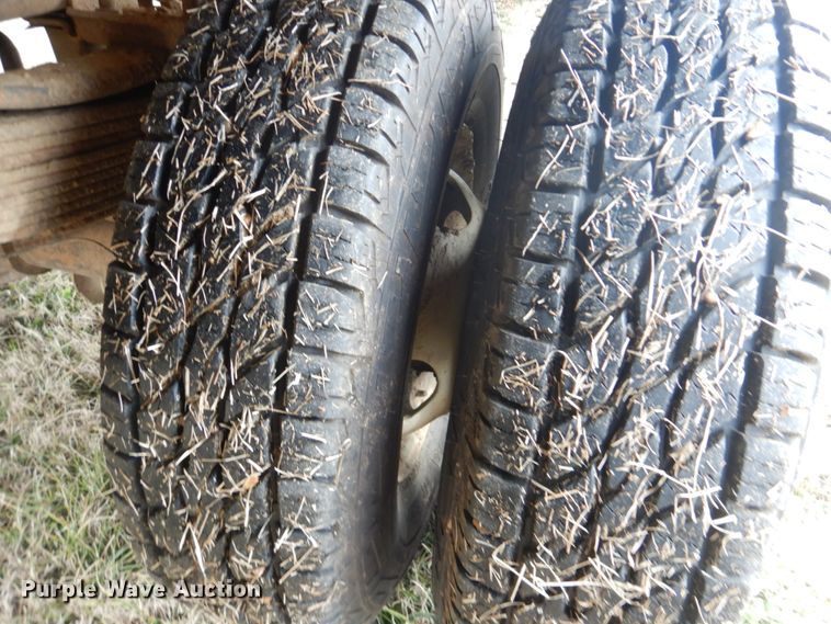 image for item FF9183 1999 Ford F350 Super Duty bale bed pickup truck