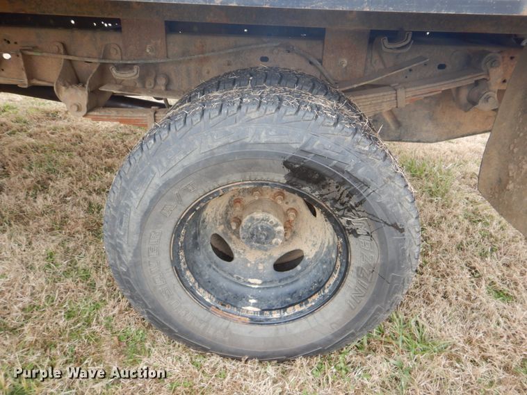 image for item FF9183 1999 Ford F350 Super Duty bale bed pickup truck