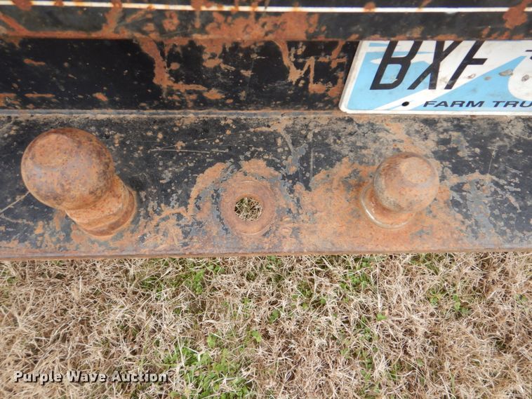 image for item FF9183 1999 Ford F350 Super Duty bale bed pickup truck