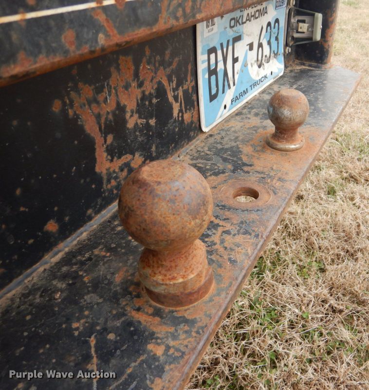 image for item FF9183 1999 Ford F350 Super Duty bale bed pickup truck