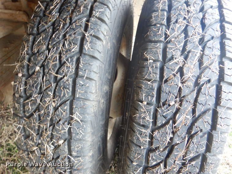 image for item FF9183 1999 Ford F350 Super Duty bale bed pickup truck