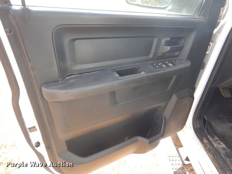 image for item FG9873 2014 Dodge Ram 2500 ST Crew Cab pickup truck