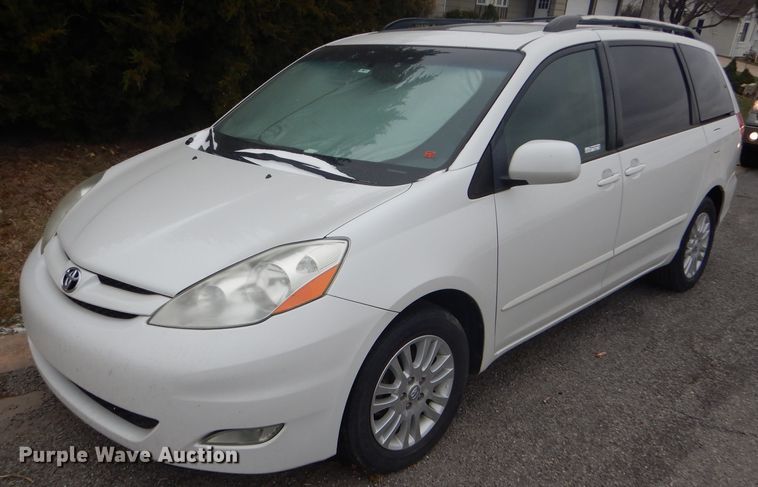 image for item FJ9883 2008 Toyota Sienna XLE van