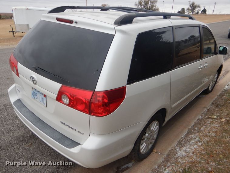 image for item FJ9883 2008 Toyota Sienna XLE van