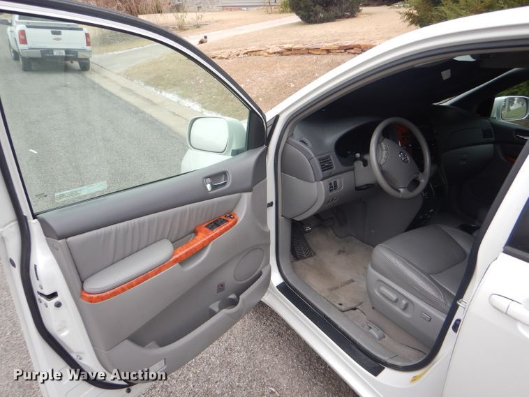 image for item FJ9883 2008 Toyota Sienna XLE van