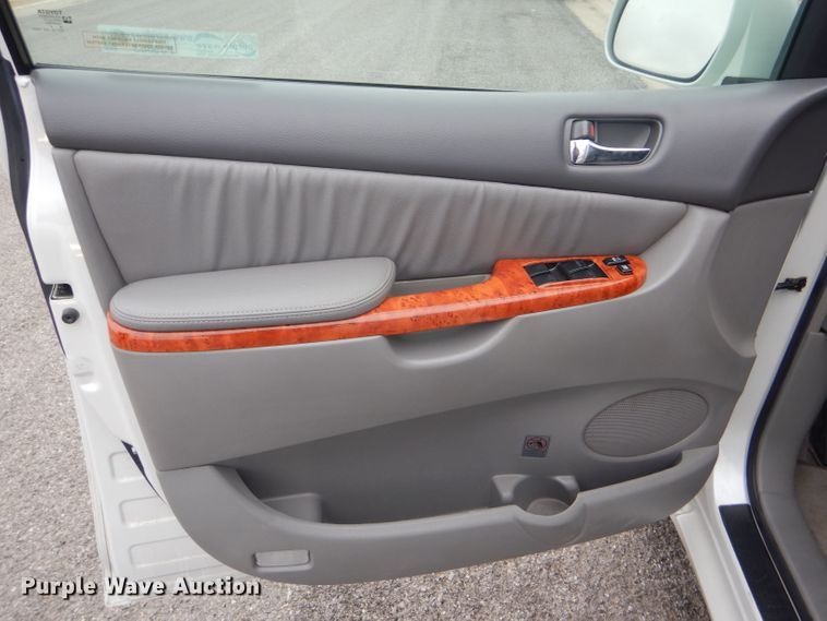 image for item FJ9883 2008 Toyota Sienna XLE van