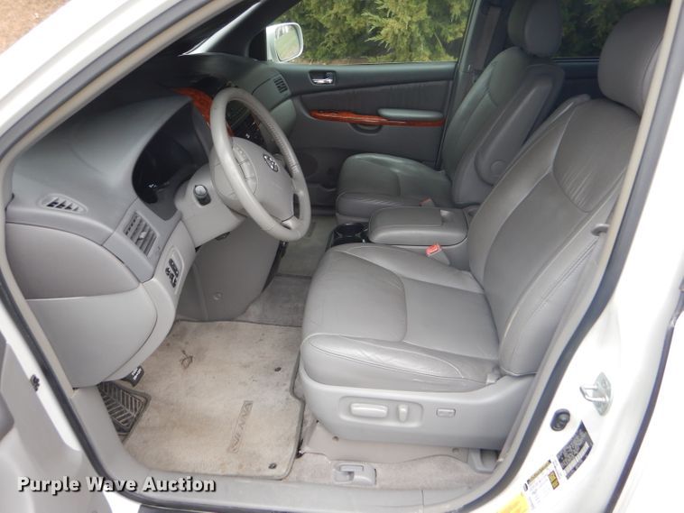 image for item FJ9883 2008 Toyota Sienna XLE van