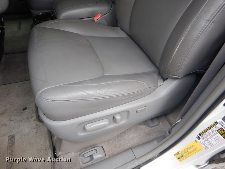 image for item FJ9883 2008 Toyota Sienna XLE van