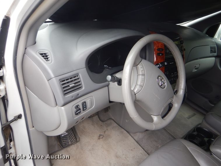 image for item FJ9883 2008 Toyota Sienna XLE van