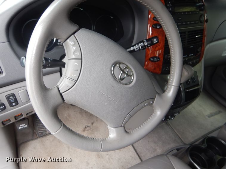 image for item FJ9883 2008 Toyota Sienna XLE van
