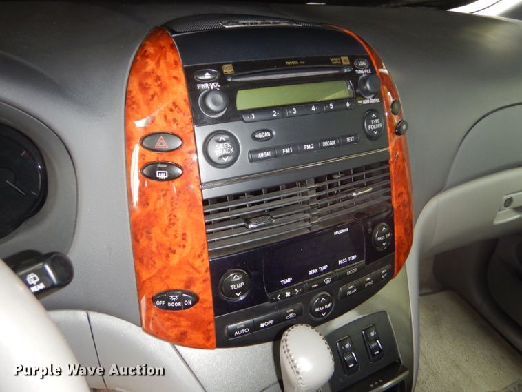 image for item FJ9883 2008 Toyota Sienna XLE van