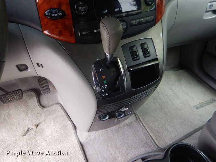 image for item FJ9883 2008 Toyota Sienna XLE van