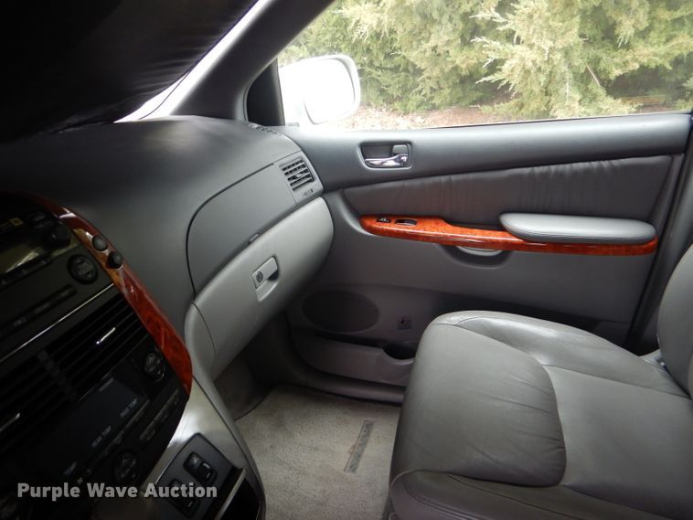 image for item FJ9883 2008 Toyota Sienna XLE van