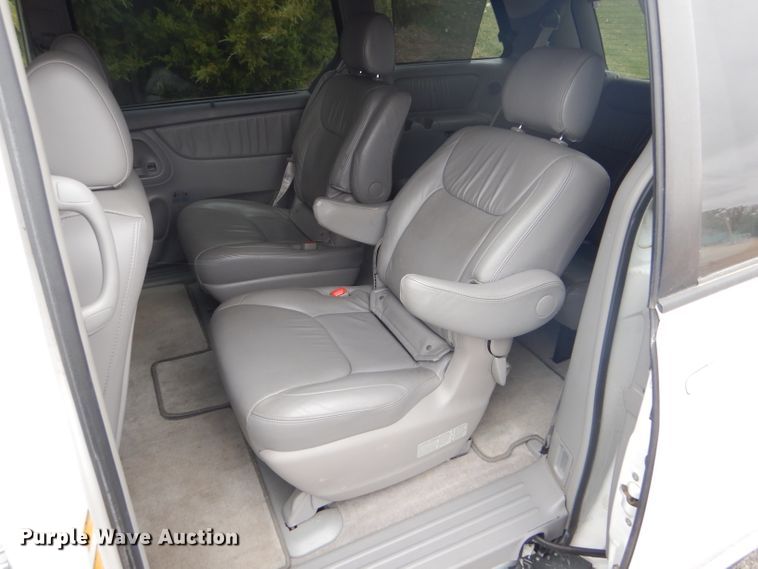 image for item FJ9883 2008 Toyota Sienna XLE van