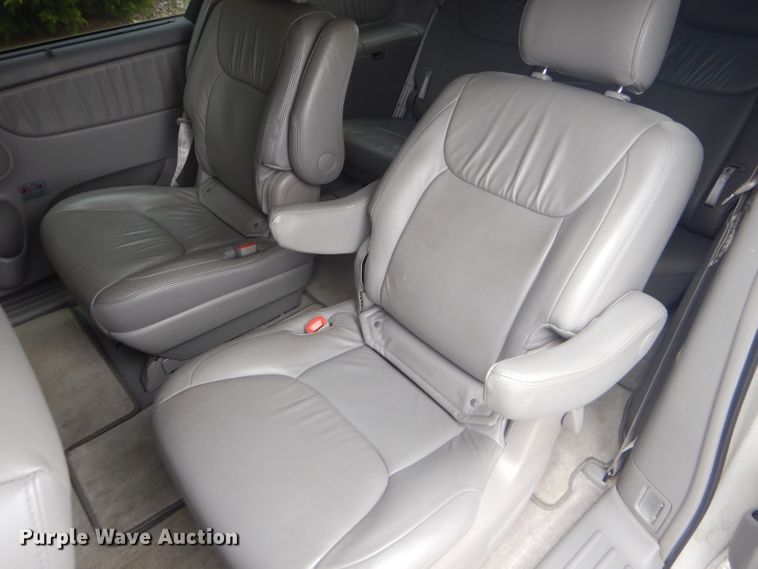 image for item FJ9883 2008 Toyota Sienna XLE van