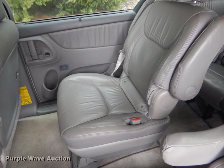 image for item FJ9883 2008 Toyota Sienna XLE van