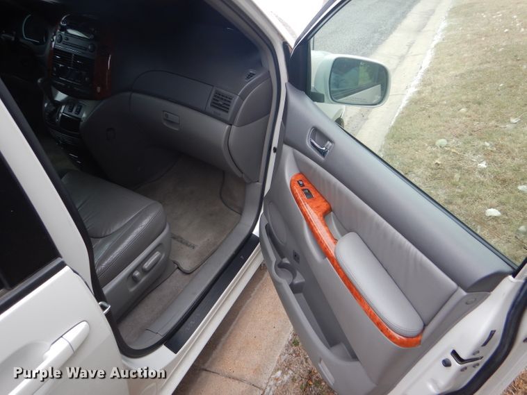image for item FJ9883 2008 Toyota Sienna XLE van