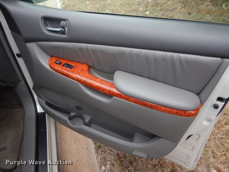 image for item FJ9883 2008 Toyota Sienna XLE van