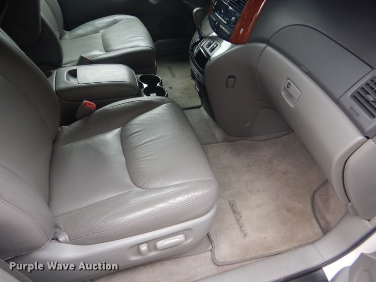 image for item FJ9883 2008 Toyota Sienna XLE van