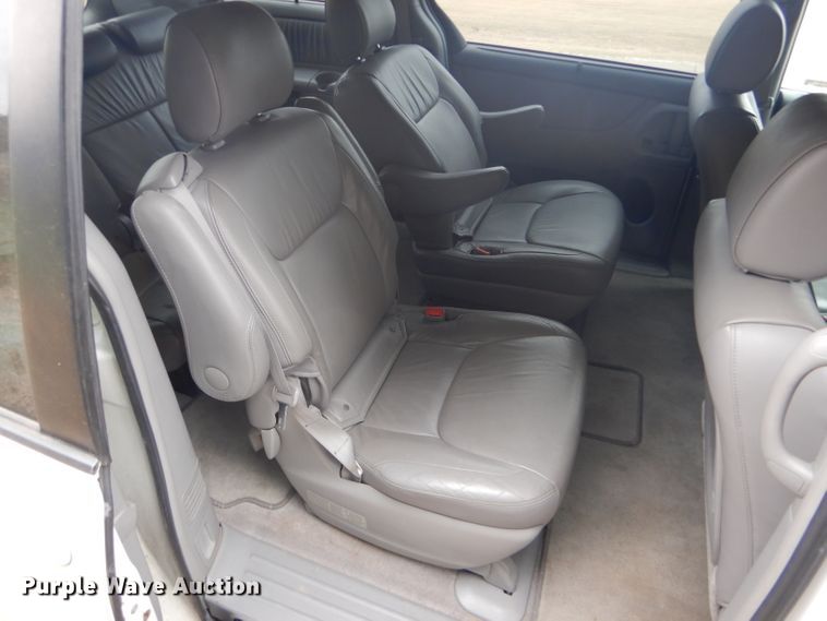 image for item FJ9883 2008 Toyota Sienna XLE van