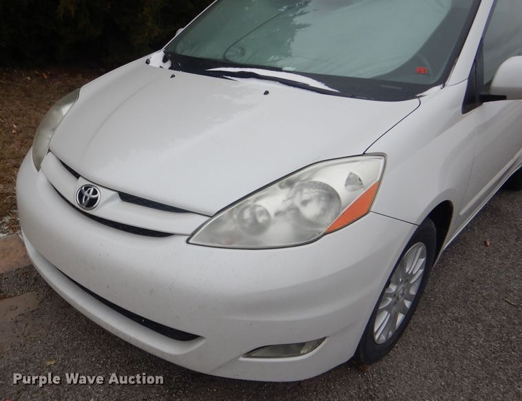 image for item FJ9883 2008 Toyota Sienna XLE van