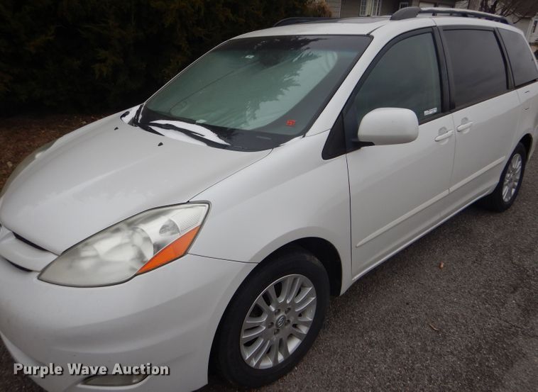 image for item FJ9883 2008 Toyota Sienna XLE van