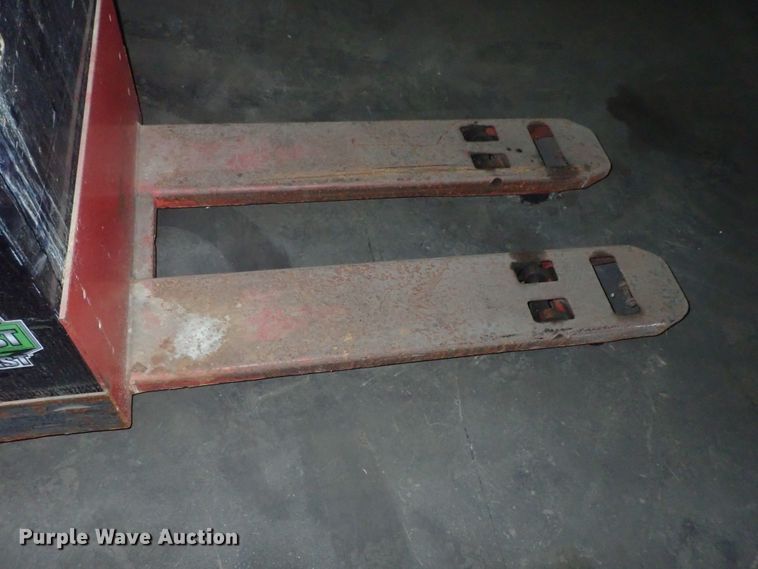 image for item FK9665 Raymond pallet jack
