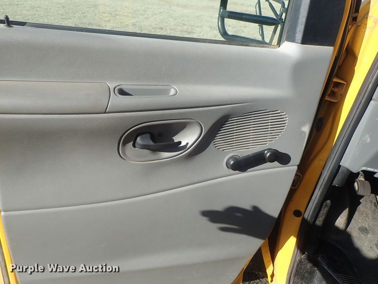 image for item FR9468 2006 Ford E450 school bus