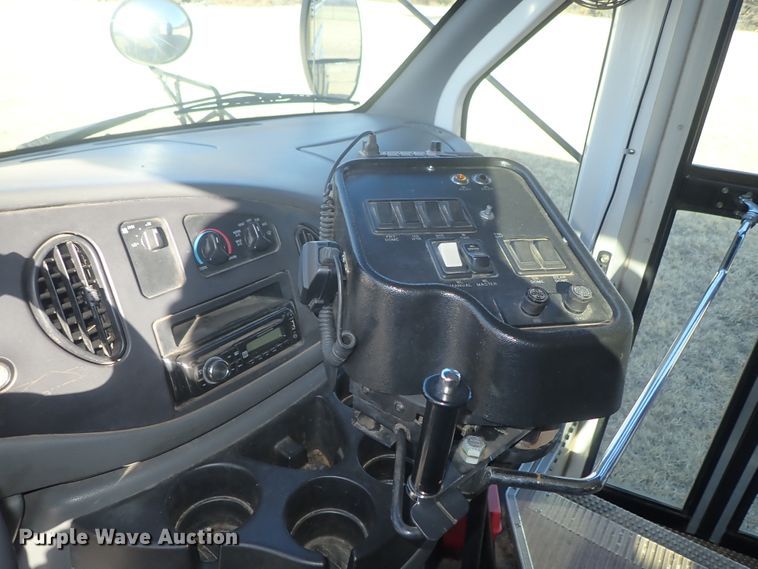 image for item FR9468 2006 Ford E450 school bus