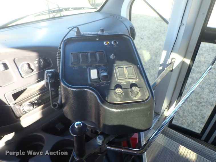 image for item FR9468 2006 Ford E450 school bus