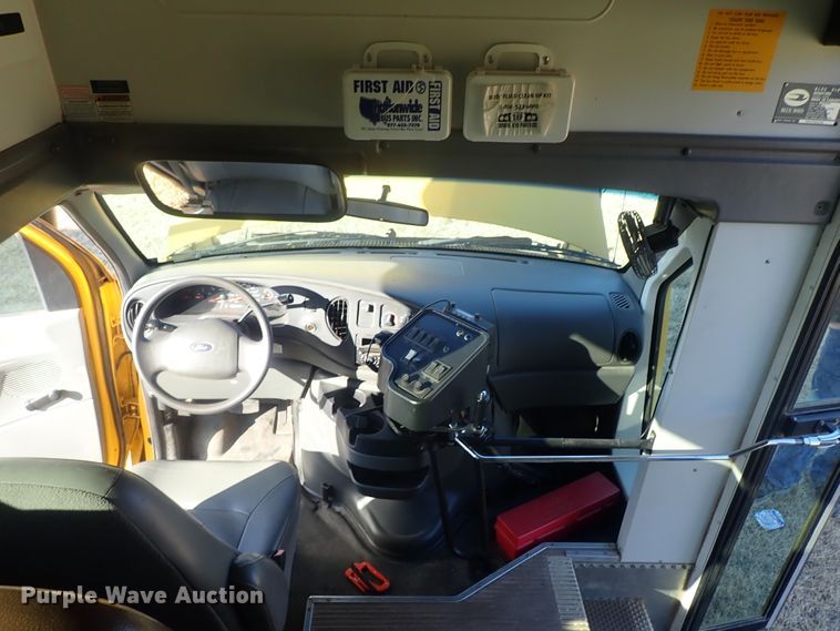 image for item FR9468 2006 Ford E450 school bus