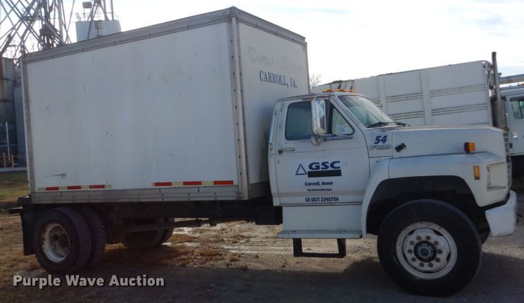 image for item FU9003 1991 Ford F800 box truck