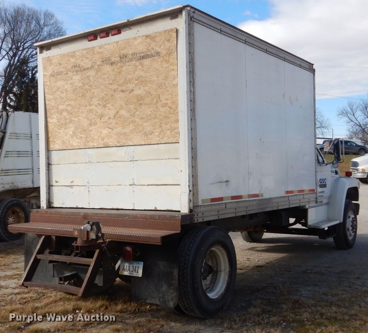 image for item FU9003 1991 Ford F800 box truck
