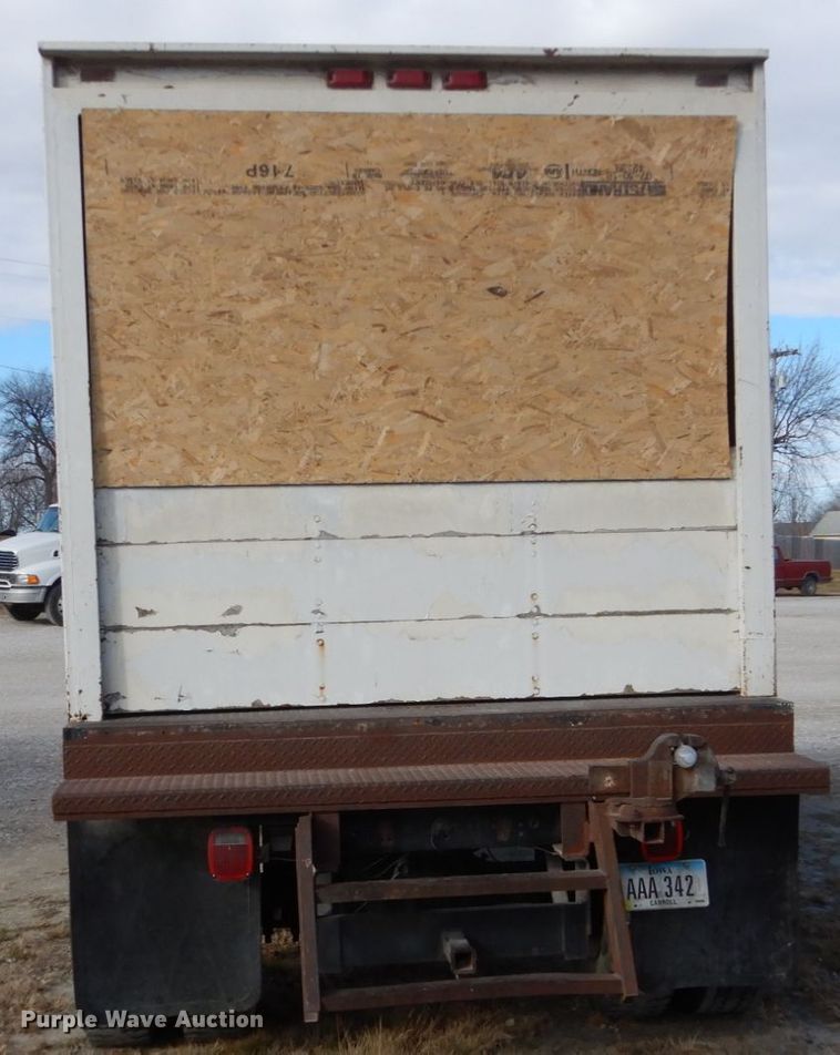 image for item FU9003 1991 Ford F800 box truck