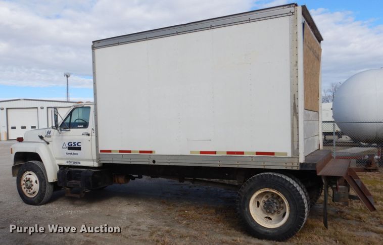 image for item FU9003 1991 Ford F800 box truck