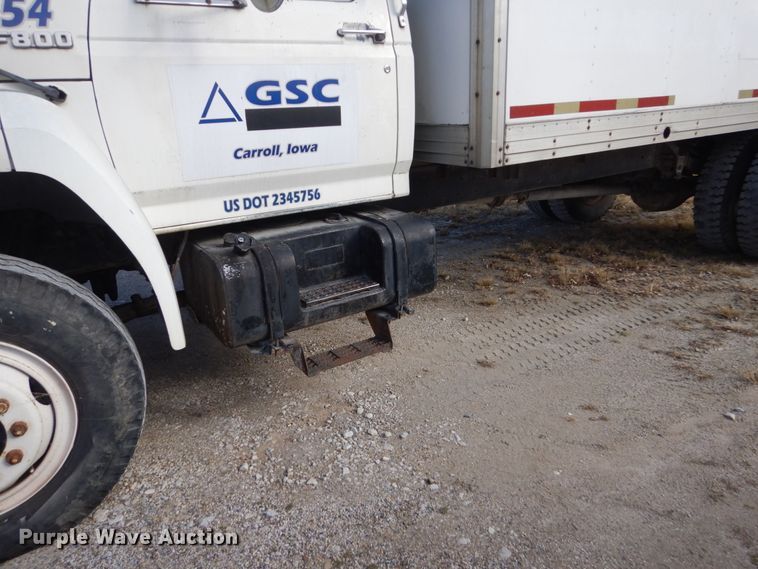 image for item FU9003 1991 Ford F800 box truck